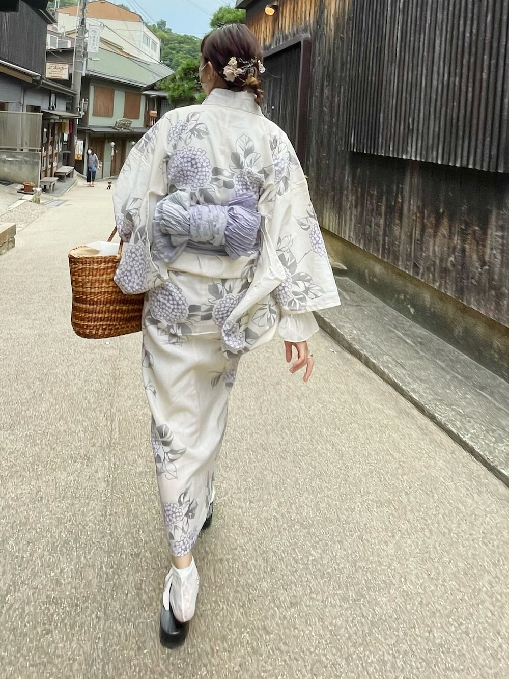 「浴衣、浴衣コーデ、夏コーデ、お散歩コーデ、浴衣散歩」｜「ゆかた館グレースのこだわり浴衣５点セット（浴衣、パープル系）」を使った、motaさん（レディース・164cm）の夏コーディネートの2枚目の写真