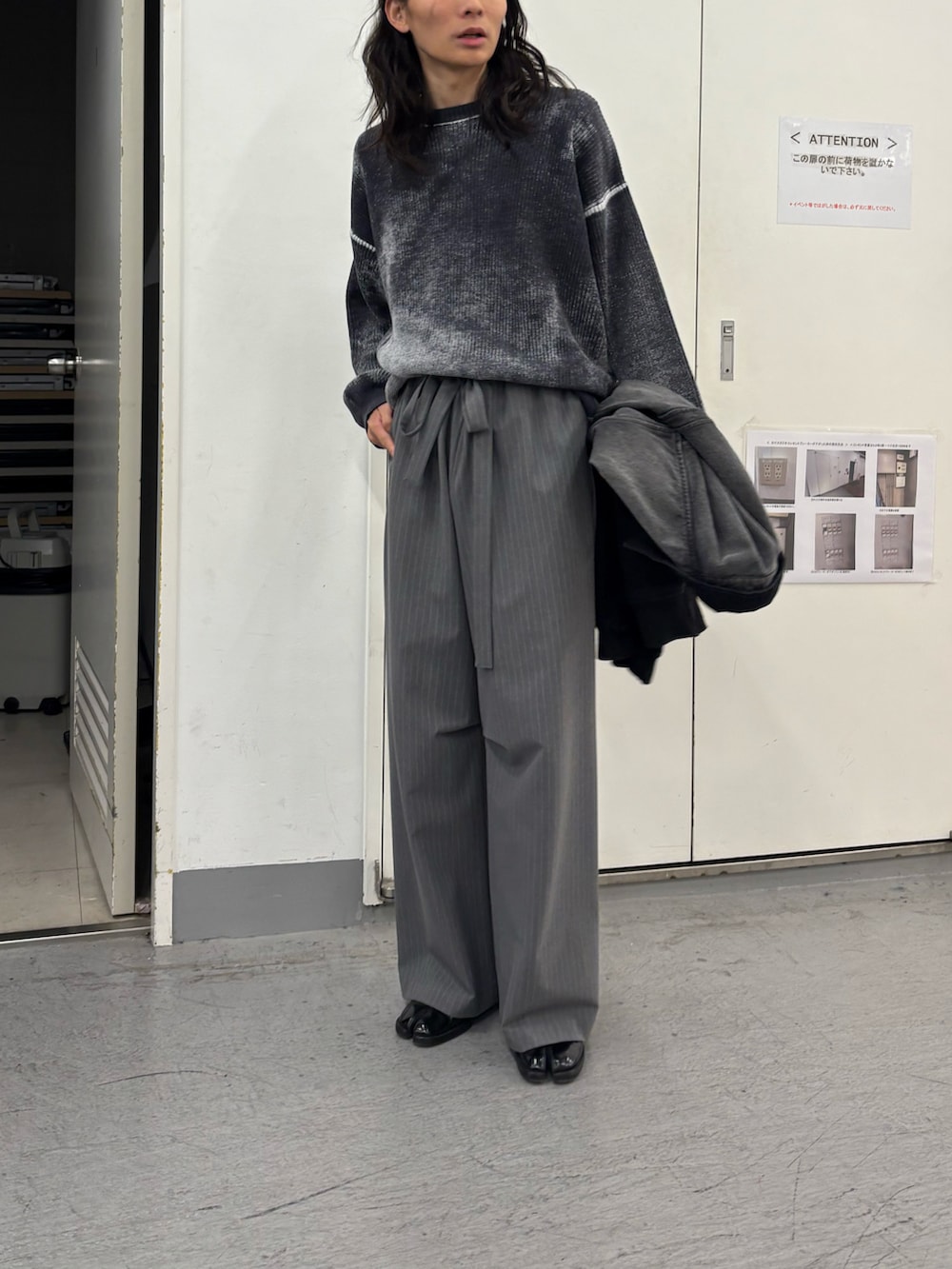 TAKATONさんの「ストライプイージーワイドパンツ（Lui's）」を使ったコーディネートの2枚目の写真