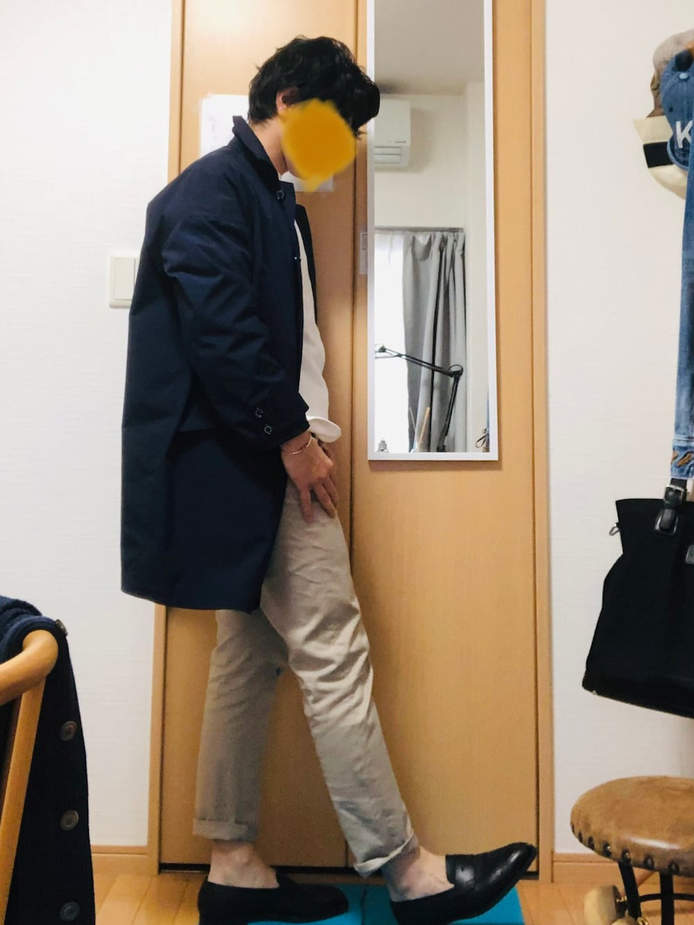 「春夏コーデ、パパコーデ、スプリングコート」｜「UNIQLOのアイテム（デニムパンツ、ベージュ系）」を使った、りさん（メンズ・174cm）の春コーディネートの2枚目の写真