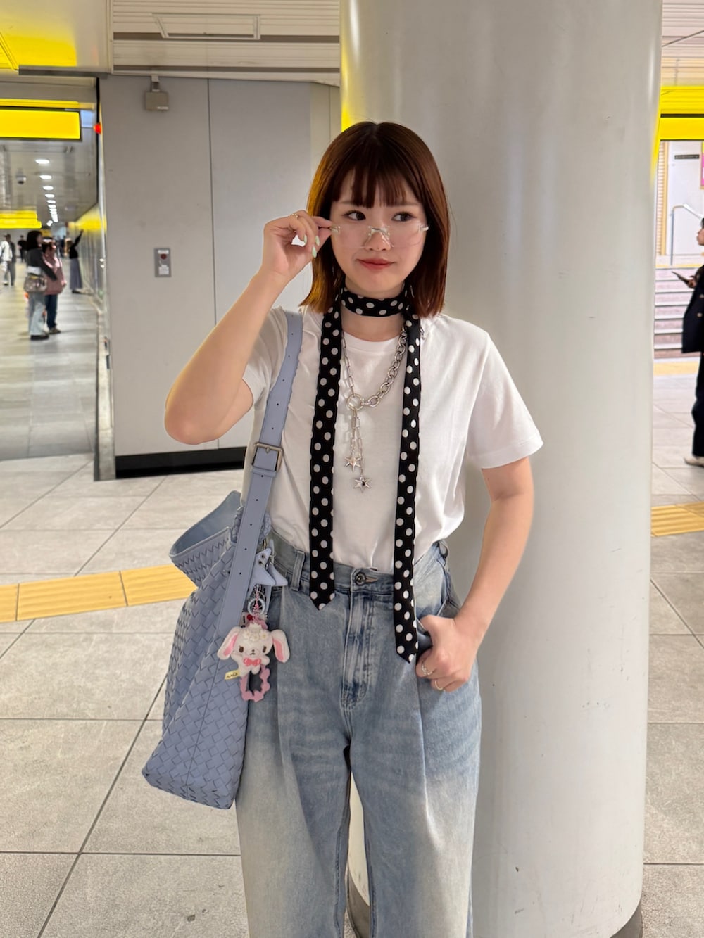 その他のTシャツ/カットソーを着用したレディースの春コーディネートの2枚目の写真