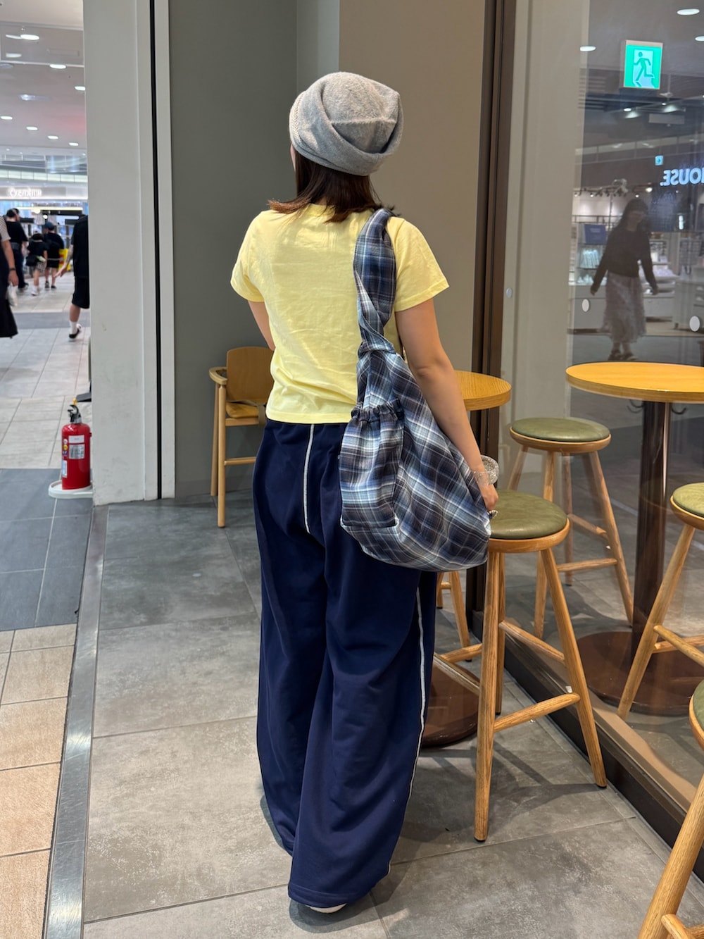 その他のスウェットパンツを着用したレディースの夏コーディネートの4枚目の写真