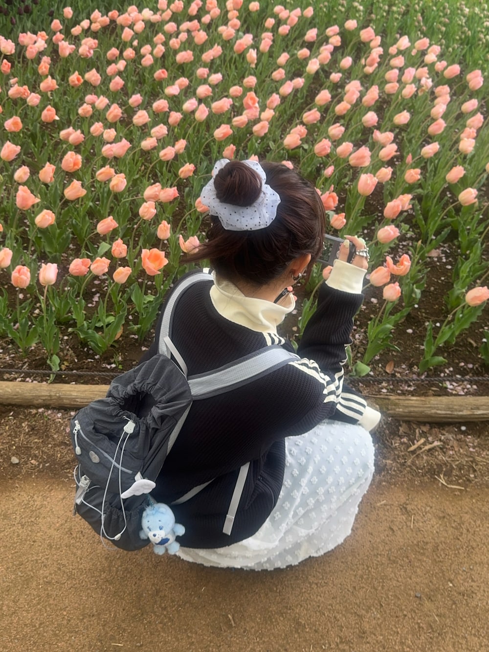 「春めき満開コーデ、パンツスタイル、大人ファッション、低身長女子、レイヤードスタイル、ワンピースコーデ、メガネ女子、トラックジャケット、アディダス、春コーデ、シアーワンピース、スニーカー、休日スタイル、お出かけコーデ」｜「adidasのアディカラー クラシック トラックトップ（ジェンダーニュートラル） / トラックジャケット / ジャージ / アディダスオリジナルス adidas Originals（ジャージ、ブラック系）」を使った、rin.さん（レディース・153cm）の春コーディネートの2枚目の写真