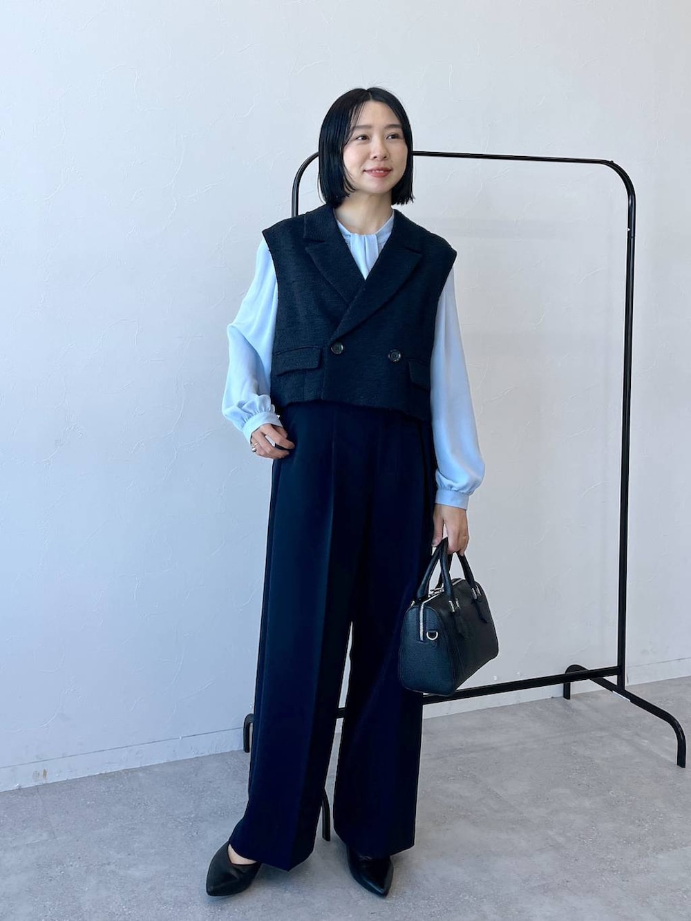 「セレモニースタイル_LEPSIM、オケージョン、パンツ、パンプス、ブラウス、入学式・卒業式、ヘルシー、リラックス、女子ウケ、ママコーデ、女子会、旅行、LEPSIM」｜「LEPSIMの【入卒式／セレモニー】Wクロスストレッチワイドパンツ　207775（スーツパンツ、ブルー系）」を使った、noriさん（レディース・155cm）の冬コーディネートの7枚目の写真
