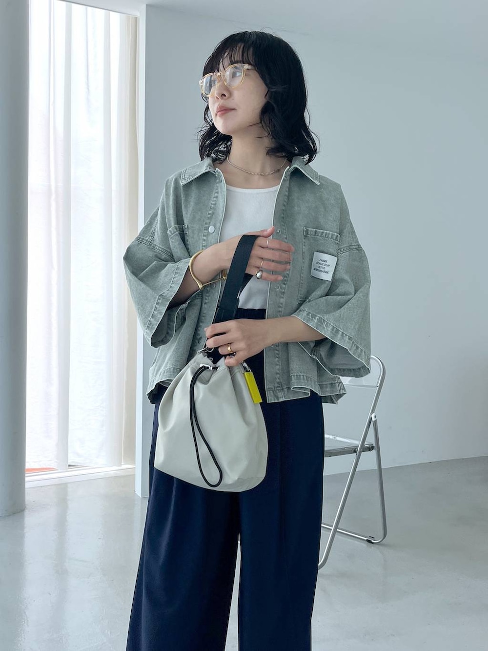 「ヘルシー、リラックス、女子ウケ、ママコーデ、女子会、骨格ウェーブ、旅行、LEPSIM、30代_LEPSIM、骨格ウェーブ_LEPSIM、デニムシャツ、ワイドパンツ」｜「LEPSIMの着回し5分袖ブラウス《2点セット》　243208（シャツ/ブラウス、ブラウン系）」を使った、noriさん（レディース・155cm）の春コーディネートの6枚目の写真
