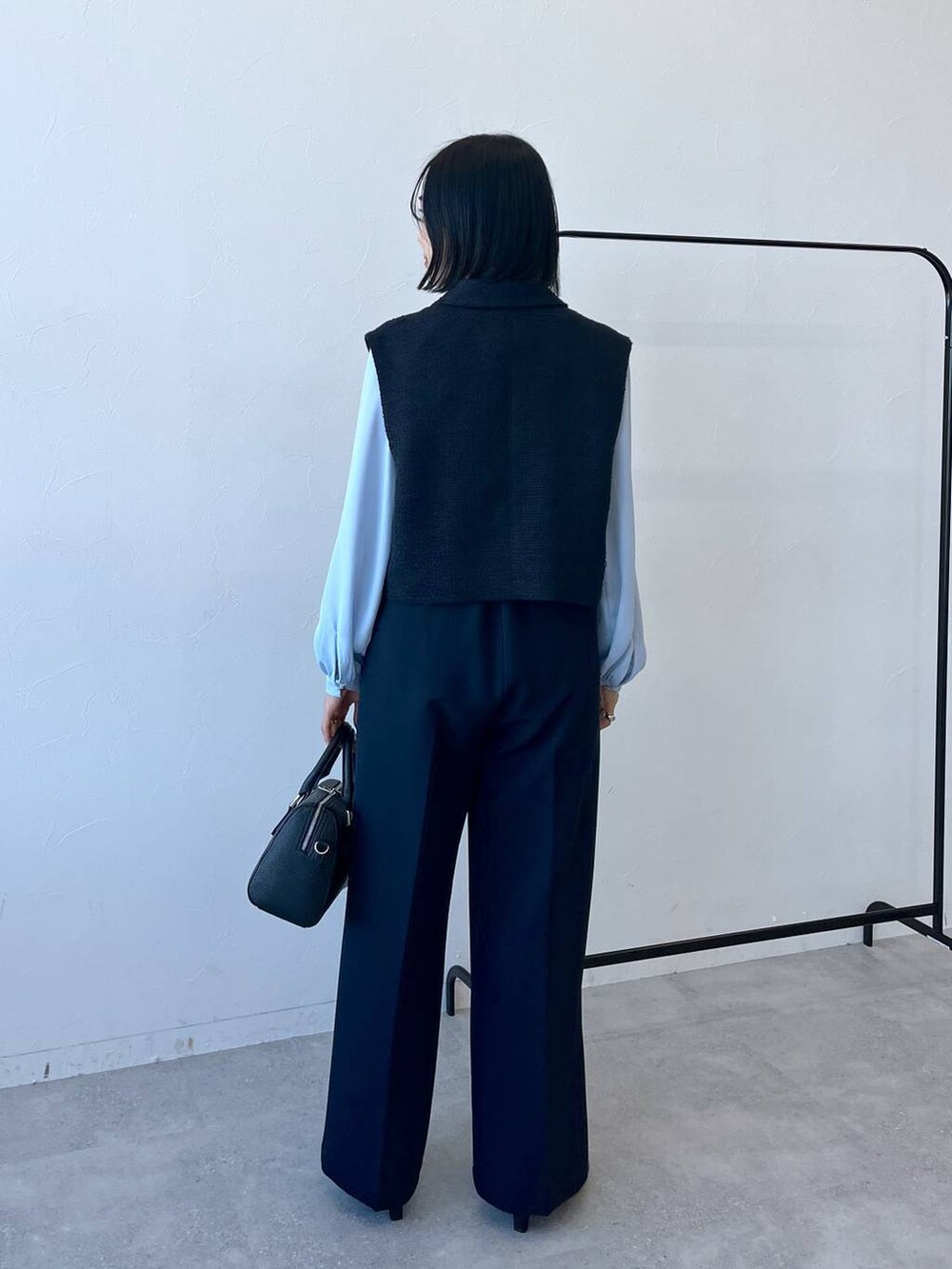 「セレモニースタイル_LEPSIM、オケージョン、パンツ、パンプス、ブラウス、入学式・卒業式、ヘルシー、リラックス、女子ウケ、ママコーデ、女子会、旅行、LEPSIM」｜「LEPSIMの【入卒式／セレモニー】Wクロスストレッチワイドパンツ　207775（スーツパンツ、ブルー系）」を使った、noriさん（レディース・155cm）の冬コーディネートの4枚目の写真