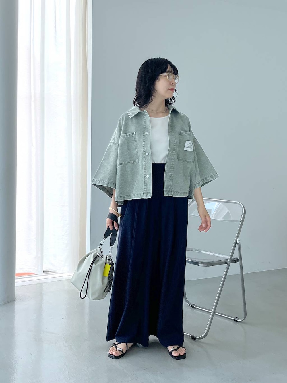 「ヘルシー、リラックス、女子ウケ、ママコーデ、女子会、骨格ウェーブ、旅行、LEPSIM、30代_LEPSIM、骨格ウェーブ_LEPSIM、デニムシャツ、ワイドパンツ」｜「LEPSIMの着回し5分袖ブラウス《2点セット》　243208（シャツ/ブラウス、ブラウン系）」を使った、noriさん（レディース・155cm）の春コーディネートの7枚目の写真