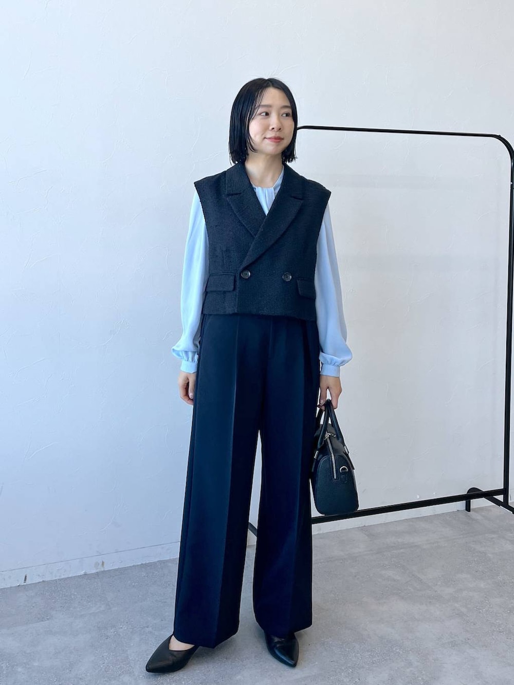 「セレモニースタイル_LEPSIM、オケージョン、パンツ、パンプス、ブラウス、入学式・卒業式、ヘルシー、リラックス、女子ウケ、ママコーデ、女子会、旅行、LEPSIM」｜「LEPSIMの【入卒式／セレモニー】Wクロスストレッチワイドパンツ　207775（スーツパンツ、ブルー系）」を使った、noriさん（レディース・155cm）の冬コーディネートの2枚目の写真