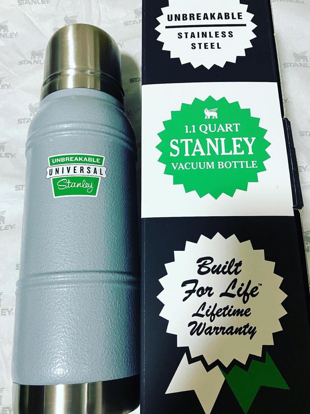 「STANLEYのアイテム（グラス/マグカップ/タンブラー、グレー系）」を使った、Meg Iwamotoさん（レディース・163cm）の秋コーディネートの2枚目の写真