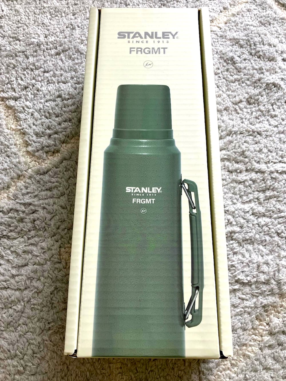 グリーン系のグラス/マグカップ/タンブラー、グリーン系のグラス/マグカップ/タンブラーを着用したレディースの春コーディネートの3枚目の写真