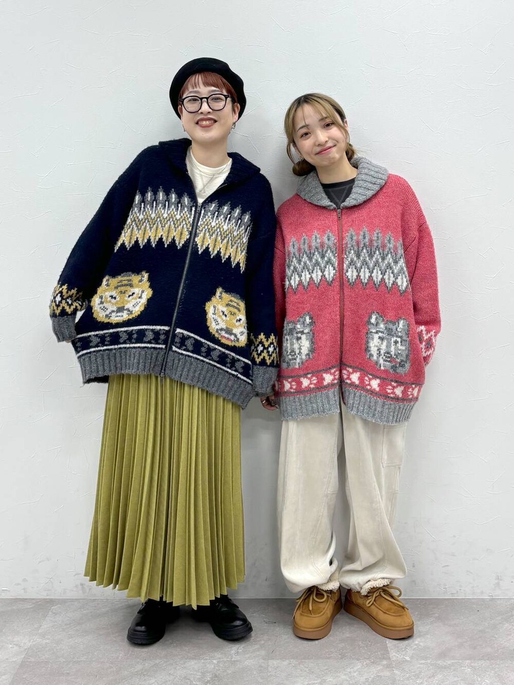「ワントーン、きれいめ、ベーシック/シンプル、休日コーデ、デート/ロマンティック、女子会、カジュアル、旅行、niko and ...、シンプルコーデ」|「niko and...のゆるっと起毛ワークパンツ(その他パンツ、ベージュ系)」を使った、 くまななさん(レディース・163cm)の秋コーディネートの5枚目の写真