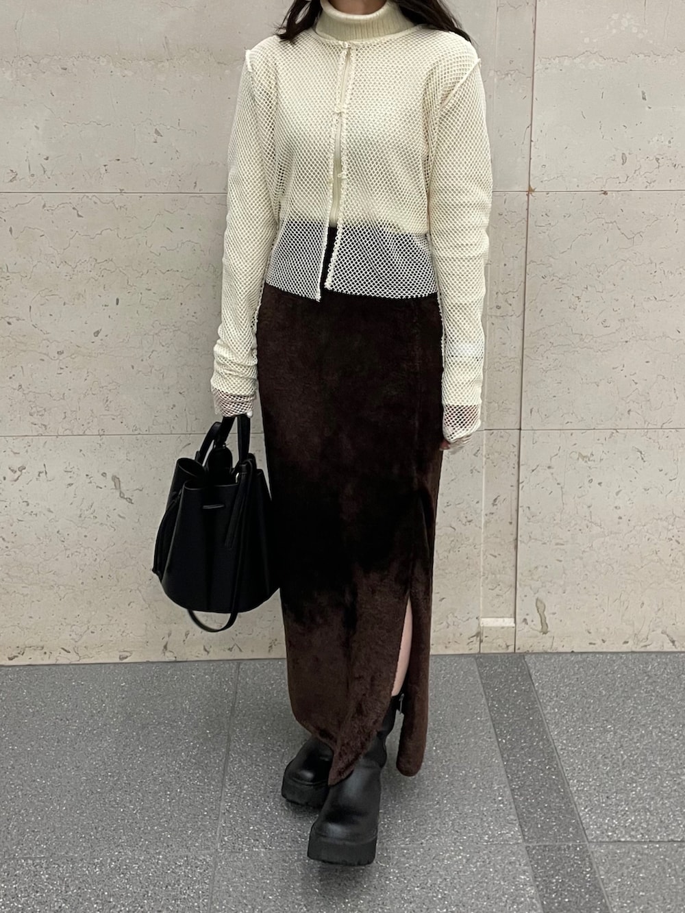 「ほめられ本命コーデ、低身長、ニット、タートルネック、メッシュ、レイヤードスタイル、ニットスカート、淡色コーデ、淡色女子、Kastane、ブーツ」｜「Aunt Marie'sのフィンガーリブタートルニット（ニット/セーター、ホワイト系）」を使った、®️さん（レディース・153cm）の冬コーディネートの2枚目の写真