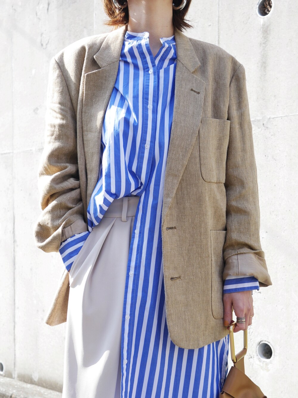 「ジャケット、ジャケットスタイル、GU、春服デビュー宣言、レイヤードスタイル、スラックス、春服みてみて、春アウター、春色、高身長女子、ショートブーツ、休日スタイル、きれいめカジュアル、シャツスタイル、いまどきジャケット写真」|「TODAYFULのボーイフレンドリネンジャケット(テーラードジャケット、ベージュ系)」を使った、金子三記(miki)さん(骨格ナチュラル・レディース・170cm)の春コーディネートの3枚目の写真