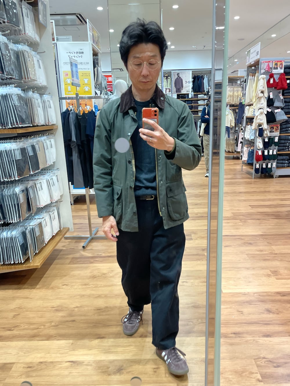 「barbour、Anya Hindmarch、UNIQLO、ワイドフィットチノ、adidas originals、HANDBALLSPEZIAL」｜「Barbourの【BARBOUR/バブアー】Bedale Wax Jacket/ビデイル ワックス ジャケット（ブルゾン、グリーン系）」を使った、NOSERIDERRR さん（メンズ・165cm）の冬コーディネートの2枚目の写真