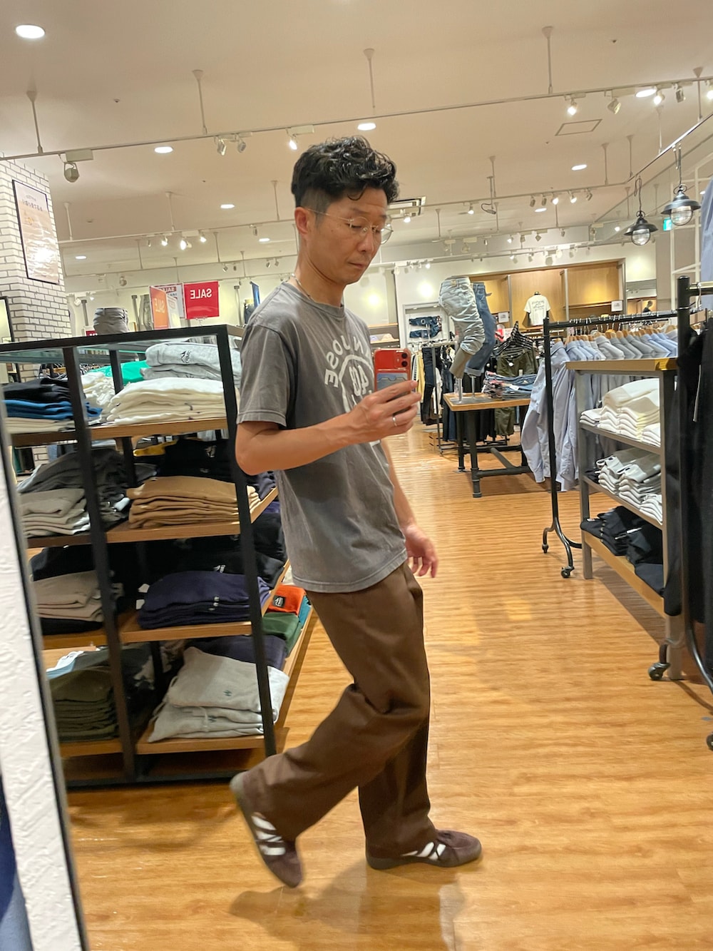 「うまい棒、春服コーデ、古着、Dickies、adidas spezial」｜「Dickiesのディッキーズ ワークパンツ レングス32 874（その他パンツ、ブラウン系）」を使った、NOSERIDERRR さん（メンズ・165cm）の春コーディネートの2枚目の写真