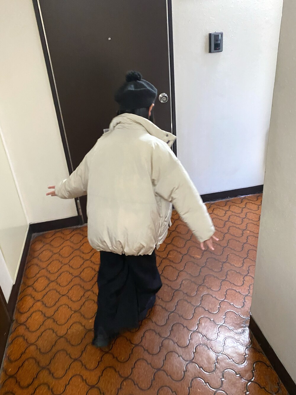 「デビロック、ローリーズファーム(LOWRYS FARM)、小学生、モデル気分」｜「LOWRYS FARMのエアサーマルフードブルゾン　349162（ダウンジャケット/コート、ホワイト系）」を使った、kotoriさん（キッズ・128cm）の冬コーディネートの2枚目の写真