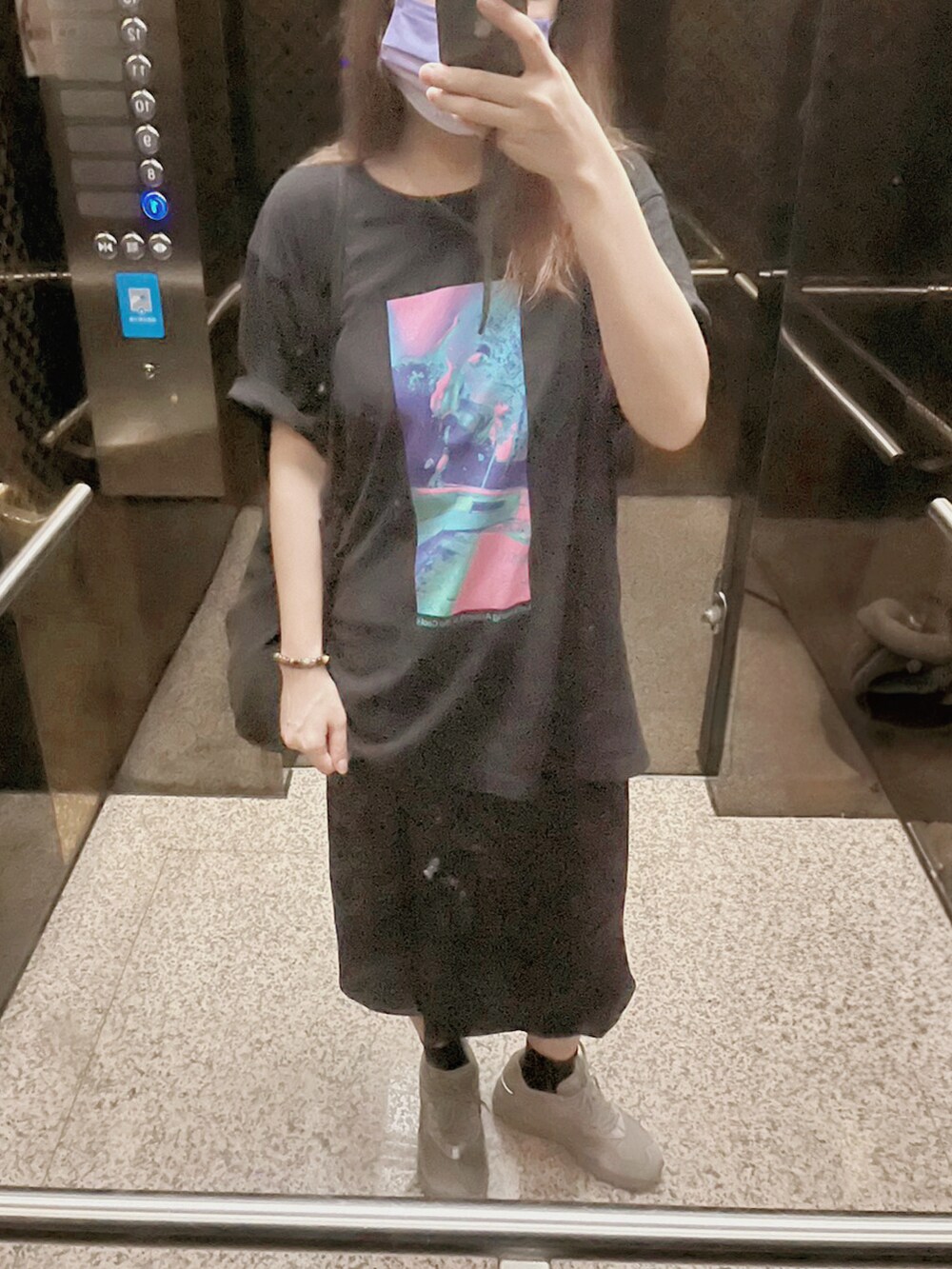 「UNIQLOのアイテム（Tシャツ/カットソー、ブラック系）」を使った、迷Mir /。daily stylさん（レディース・162cm）の夏コーディネートの2枚目の写真