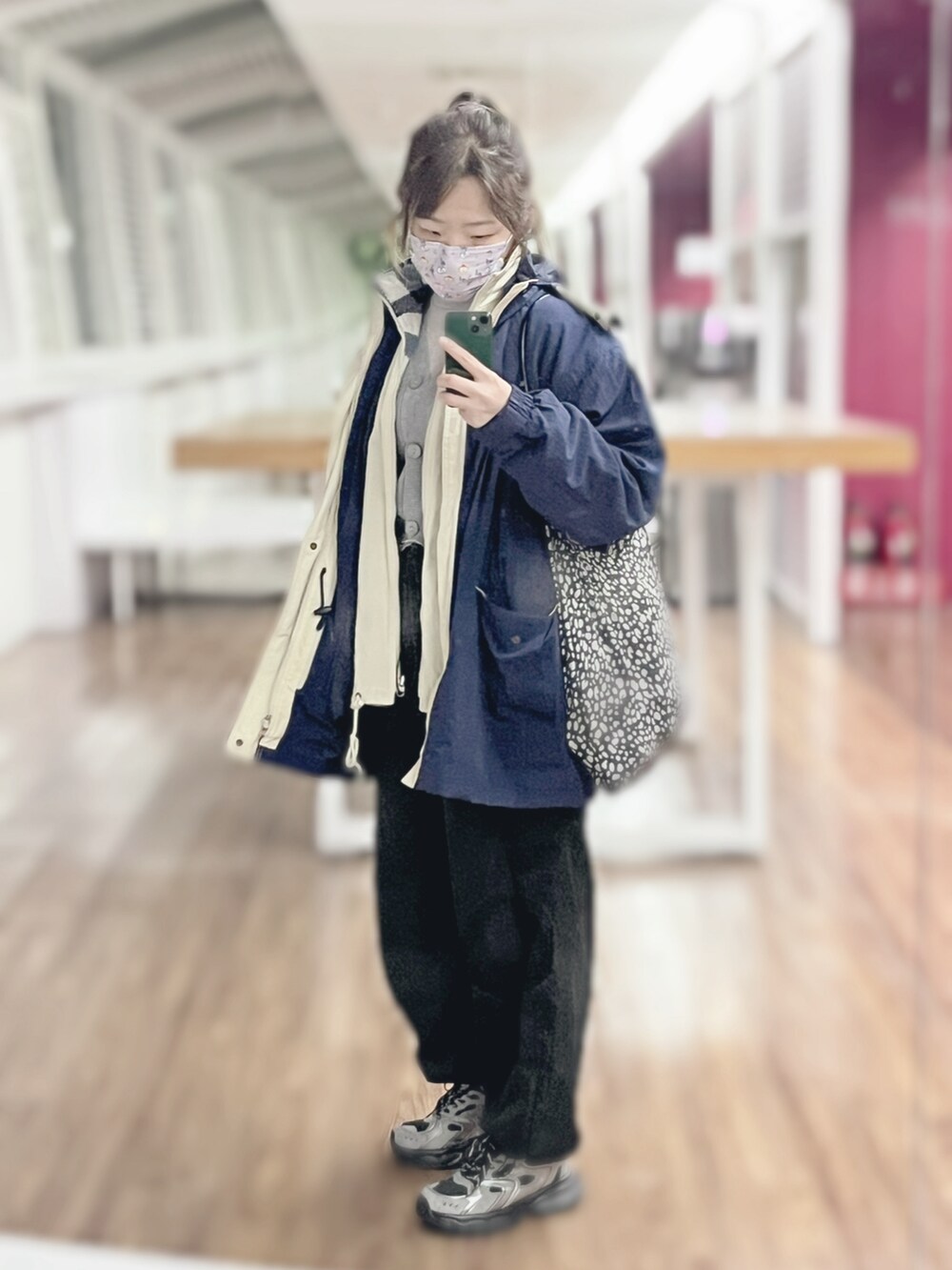 「pailailiのアイテム（スニーカー、シルバー系）」を使った、迷Mir /。daily stylさん（レディース・162cm）の春コーディネートの2枚目の写真