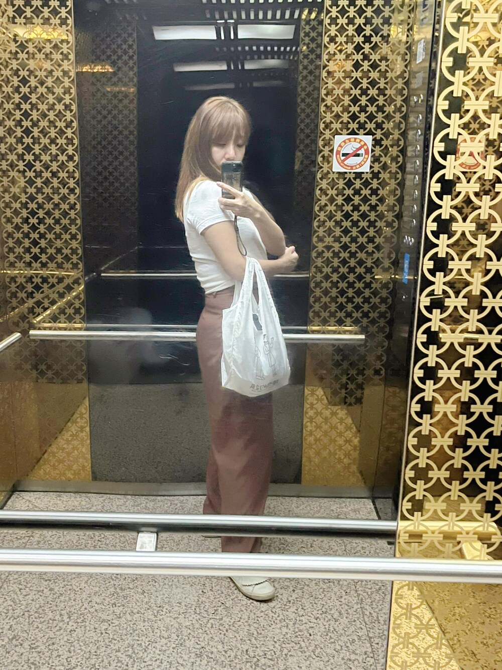 「UNIQLOのクルーネックT（半袖）（Tシャツ/カットソー、ホワイト系）」を使った、迷Mir /。daily stylさん（レディース・162cm）の夏コーディネートの2枚目の写真