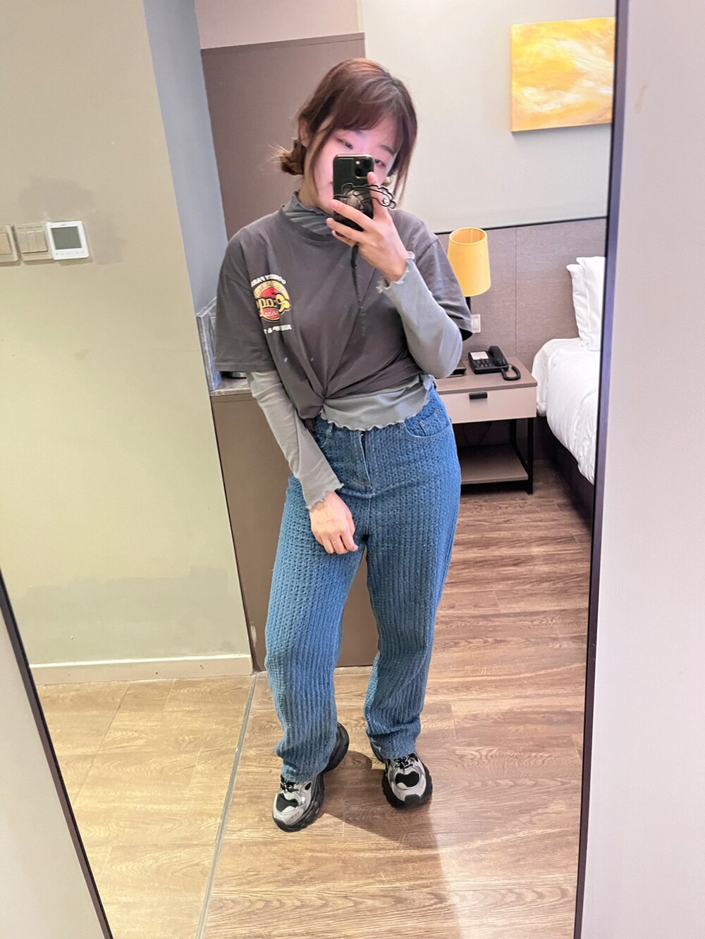 「no brandのアイテム（デニムパンツ、ブルー系）」を使った、迷Mir /。daily stylさん（レディース・162cm）の春コーディネートの2枚目の写真