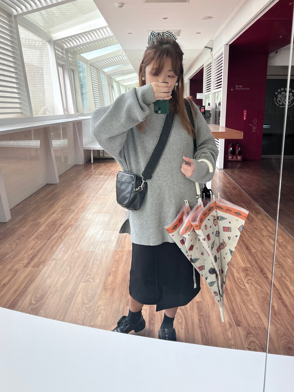 「HAREのアイテム（ショルダーバッグ、ブラック系）」を使った、迷Mir /。daily stylさん（レディース・162cm）の冬コーディネートの2枚目の写真