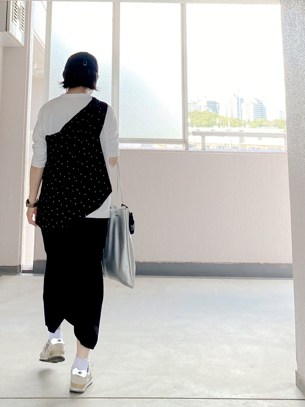 「秋のコーデ、ストリート、今日のコーデ、カジュアルコーデ、UNIQLO、シンプル、おしゃれさんと繋がりたい、キャップ」｜「UNIQLOのアイテム（シャツ/ブラウス、ブラック系）」を使った、c_o_c_oさん（レディース・158cm）の秋コーディネートの2枚目の写真