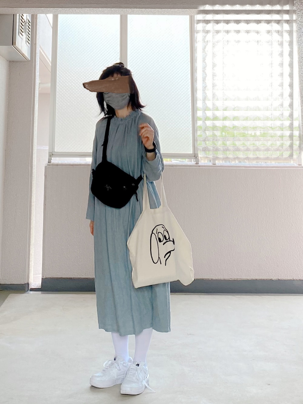 「ゆるコーデ、今日のコーデ、おしゃれさんと繋がりたい、ワンピース、NIKE、白スニーカー、シンプル、ナチュラル」｜「NIKEのナイキ エア フォース 1 フォンタンカ ウィメンズシューズ / Nike Air Force 1 Fontanka Women's Shoes（スニーカー、ホワイト系）」を使った、c_o_c_oさん（レディース・158cm）の春コーディネートの2枚目の写真