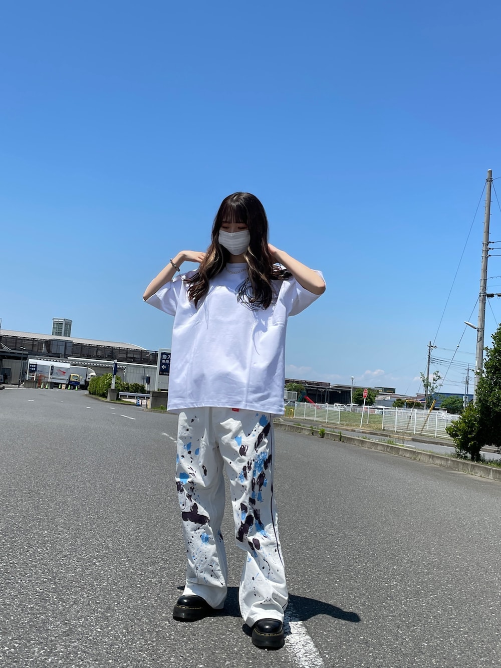 「夏コーデ、休日コーデ、ootd、カジュアル、ストリート、オールホワイト、ゆるコーデ、whiteland」｜「WHITELANDのアイテム（パンツ、ホワイト系）」を使った、moneさん（レディース・160cm）の夏コーディネートの2枚目の写真