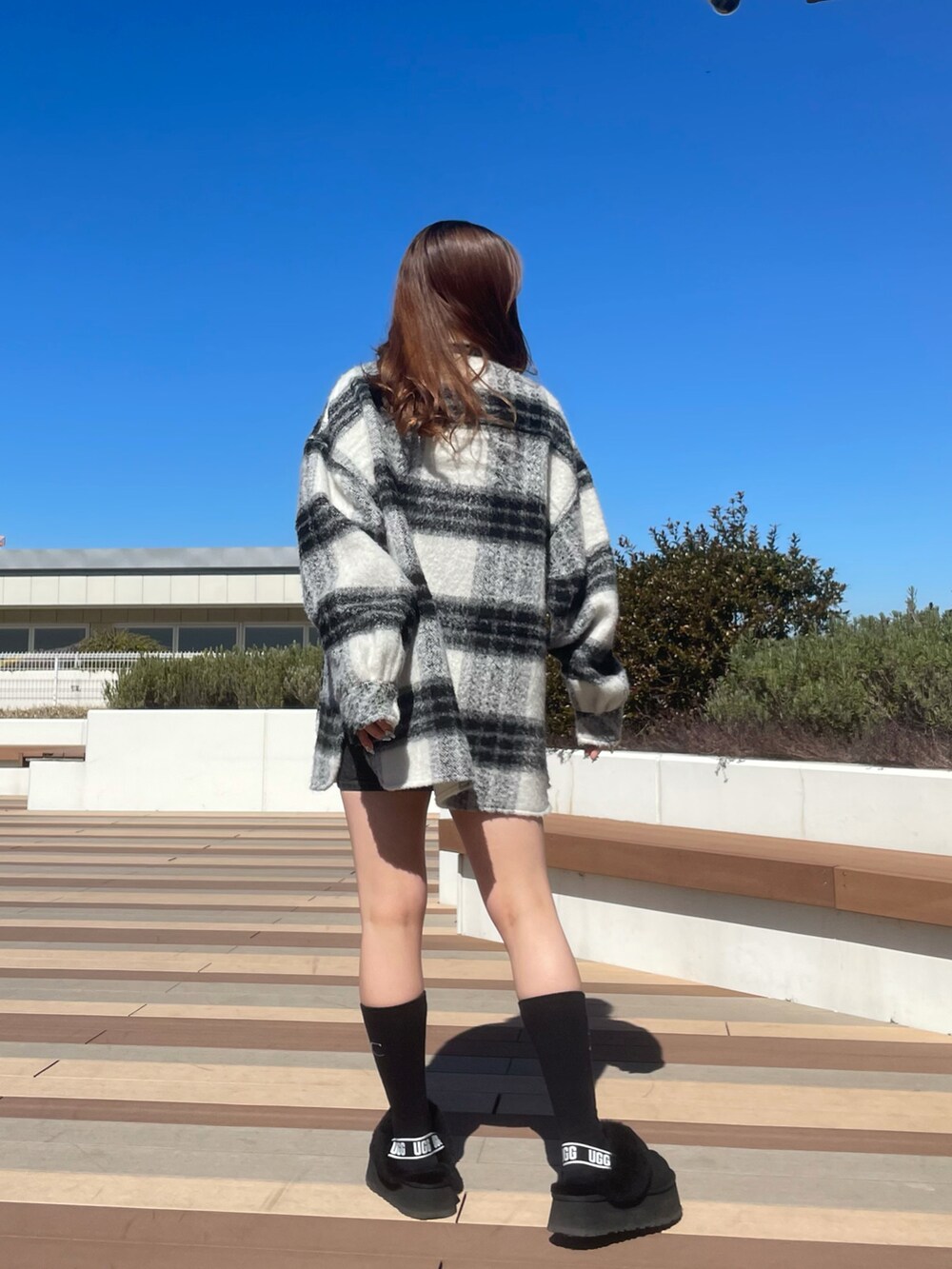 「ビッグシルエット、休日スタイル、デートコーデ、ootd、春カラー、春コーデ、シャツスタイル、カラーコーデ、今日のコーデ、大人かわいい」｜「DANKE SCHONのDankeSchon/ダンケシェーン/チェックシャツ（シャツ/ブラウス、ブルー系）」を使った、moneさん（レディース・160cm）の冬コーディネートの2枚目の写真