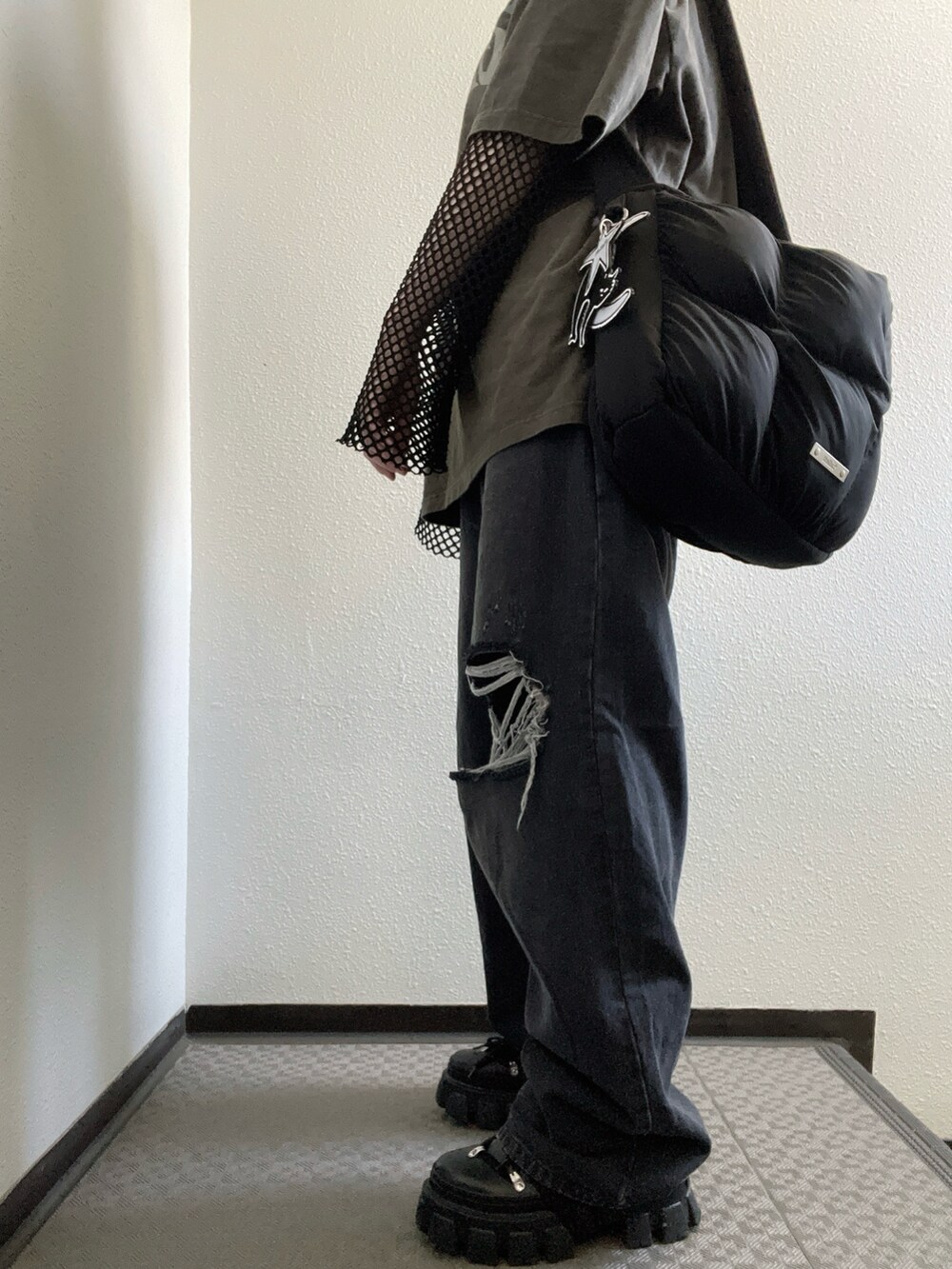「jouetieのオーバーメッシュトップス（Tシャツ/カットソー、ブラック系）」を使った、ぽぽぬなさん（レディース・167cm）の春コーディネートの3枚目の写真