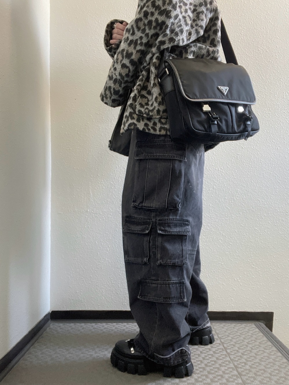 「FOREVER 21のハイネック裾へムニット（ニット/セーター、グレー系）」を使った、ぽぽぬなさん（レディース・167cm）の春コーディネートの2枚目の写真