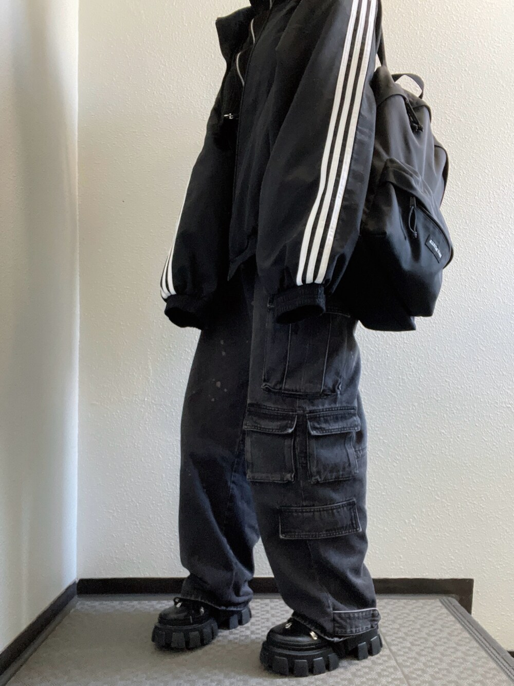 「KOLEATのアイテム（ニット/セーター、ブラック系）」を使った、ぽぽぬなさん（レディース・167cm）の春コーディネートの2枚目の写真