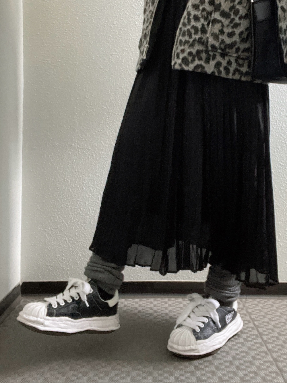 「JEANASISのシャギーZIPミドルコート/971048（ステンカラーコート、ベージュ系）」を使った、ぽぽぬなさん（レディース・167cm）の冬コーディネートの2枚目の写真