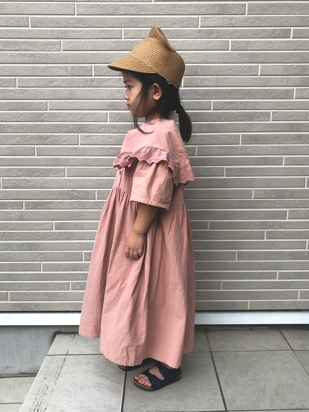 「このスタイルがお気に入り、ワンピース、女の子、ナチュラルスタイル」｜「apres les coursのビッグカラーワンピース（ワンピース、ホワイト系）」を使った、kikkingumさん（キッズ・100cm）の夏コーディネートの2枚目の写真
