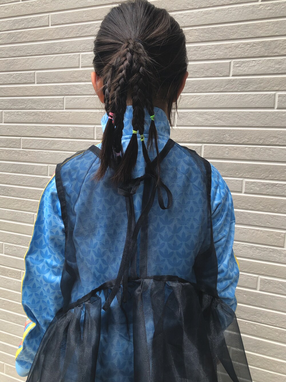 「ハンドメイド、ハンドメイド子供服、オーガンジー、オーガンジースカート、オーガンジーワンピース、アディダス、adidas、handmade、kikkingum」｜「adidasのアイテム（スニーカー、ホワイト系）」を使った、kikkingumさん（キッズ・100cm）の春コーディネートの3枚目の写真