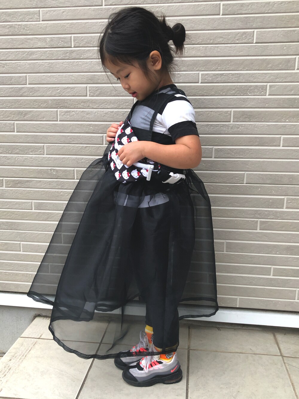 「ハンドメイド、キッズコーデ、キッズファッション、オーガンジー、オーガンジースカート、エアマックス、キティちゃん、プチプラ、ハンドメイド子供服、handmade、kikkingum」|「無印良品のアイテム(Tシャツ/カットソー、ホワイト系)」を使った、kikkingumさん(キッズ・100cm)の春コーディネートの2枚目の写真