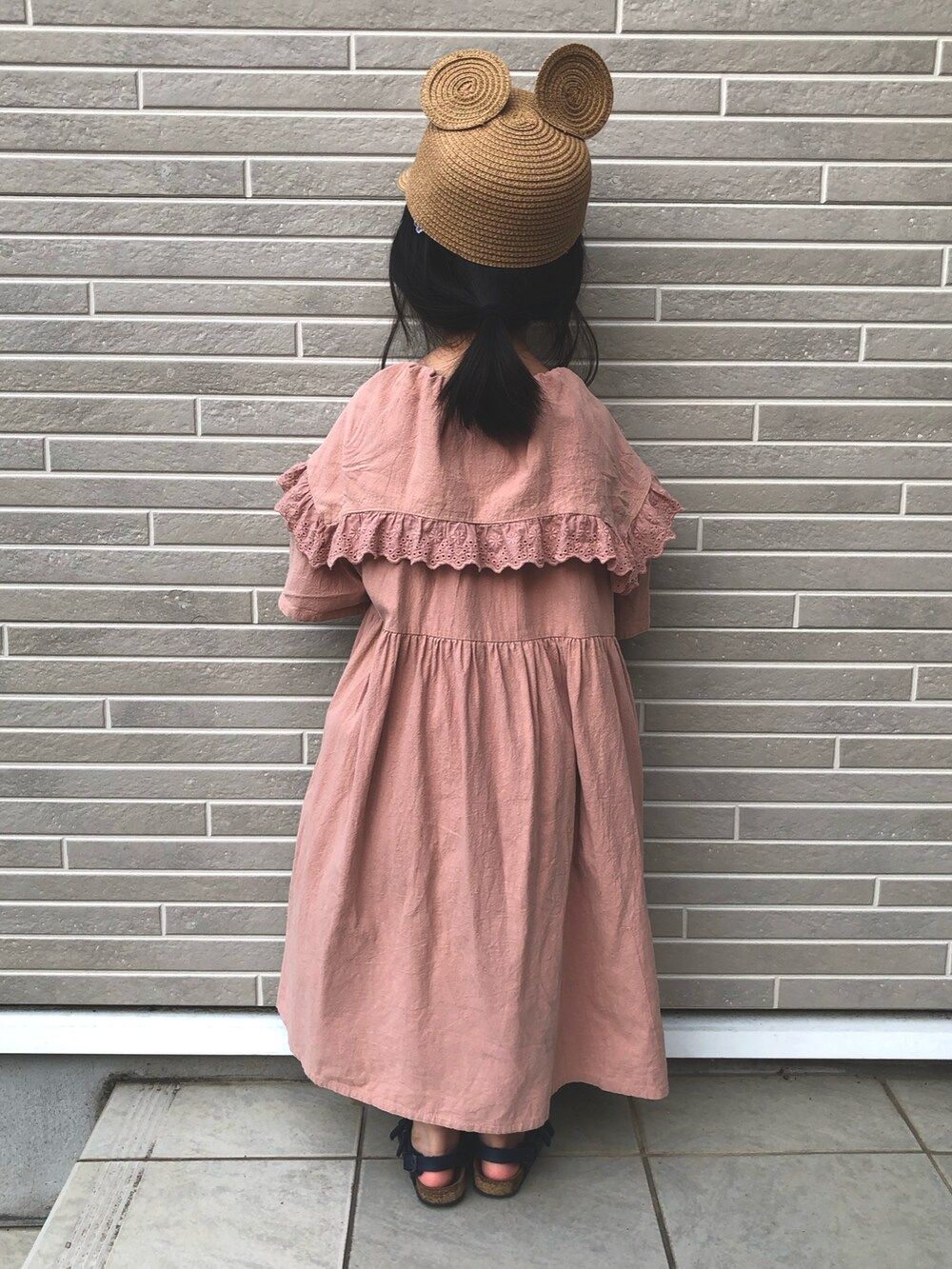 「このスタイルがお気に入り、ワンピース、女の子、ナチュラルスタイル」｜「apres les coursのビッグカラーワンピース（ワンピース、ホワイト系）」を使った、kikkingumさん（キッズ・100cm）の夏コーディネートの3枚目の写真