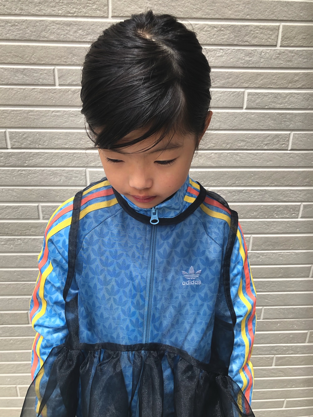 「ハンドメイド、ハンドメイド子供服、オーガンジー、オーガンジースカート、オーガンジーワンピース、アディダス、adidas、handmade、kikkingum」｜「adidasのアイテム（スニーカー、ホワイト系）」を使った、kikkingumさん（キッズ・100cm）の春コーディネートの2枚目の写真
