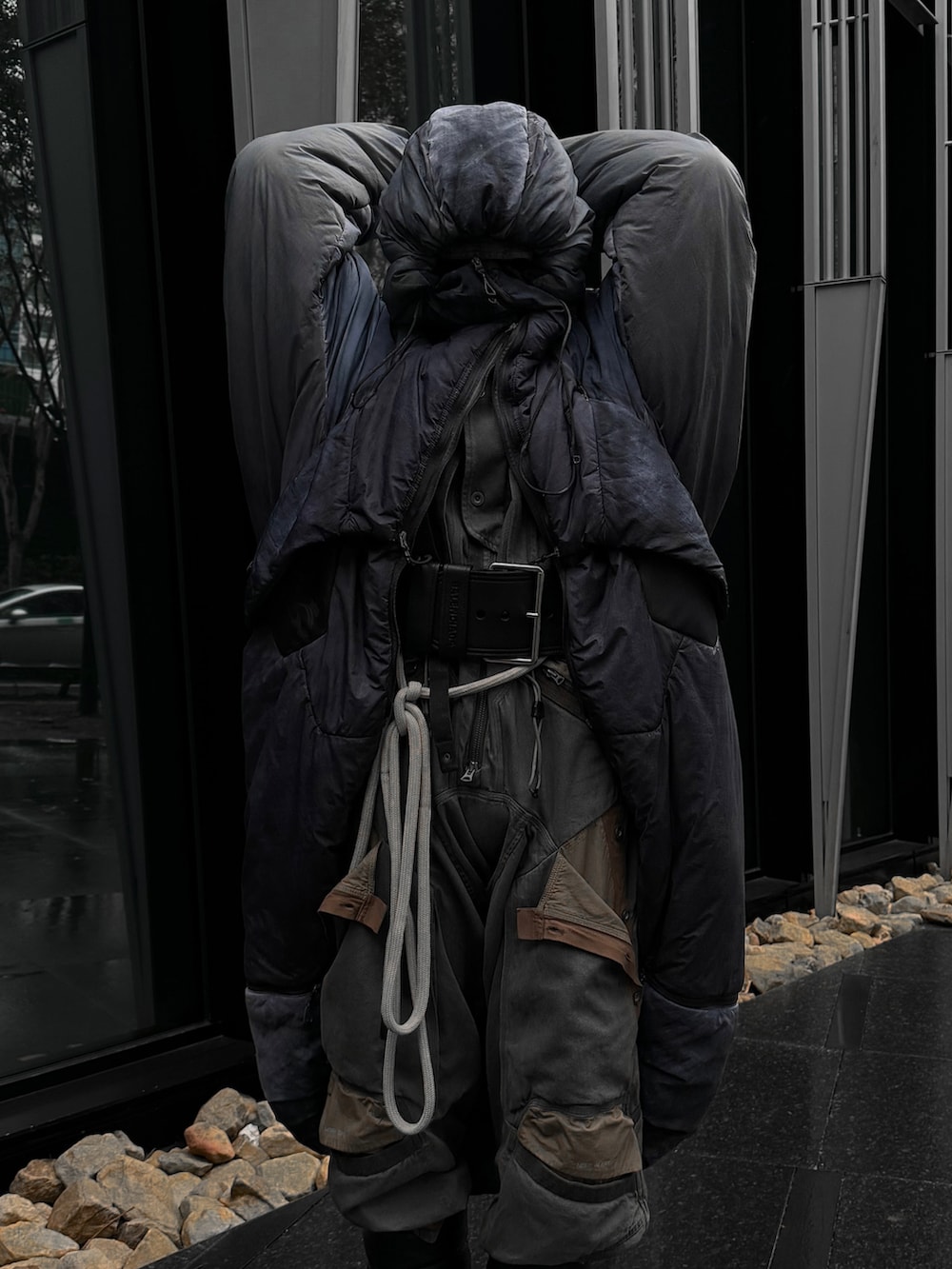 「今日のコーデ、レイヤードスタイル、春コーデ、デニムパンツ、デニムコーデ、デニム、冬コーデ、BALENCIAGA、RICK OWENS、HAMCUS、フォローミー、カジュアル、カジュアルコーデ、韓国ファッション、サングラス」｜「ins : 178ootdのアイテム（雑貨/ホビー、ブラック系）」を使った、ionism_Shiroさん（メンズ・178cm）の冬コーディネートの5枚目の写真