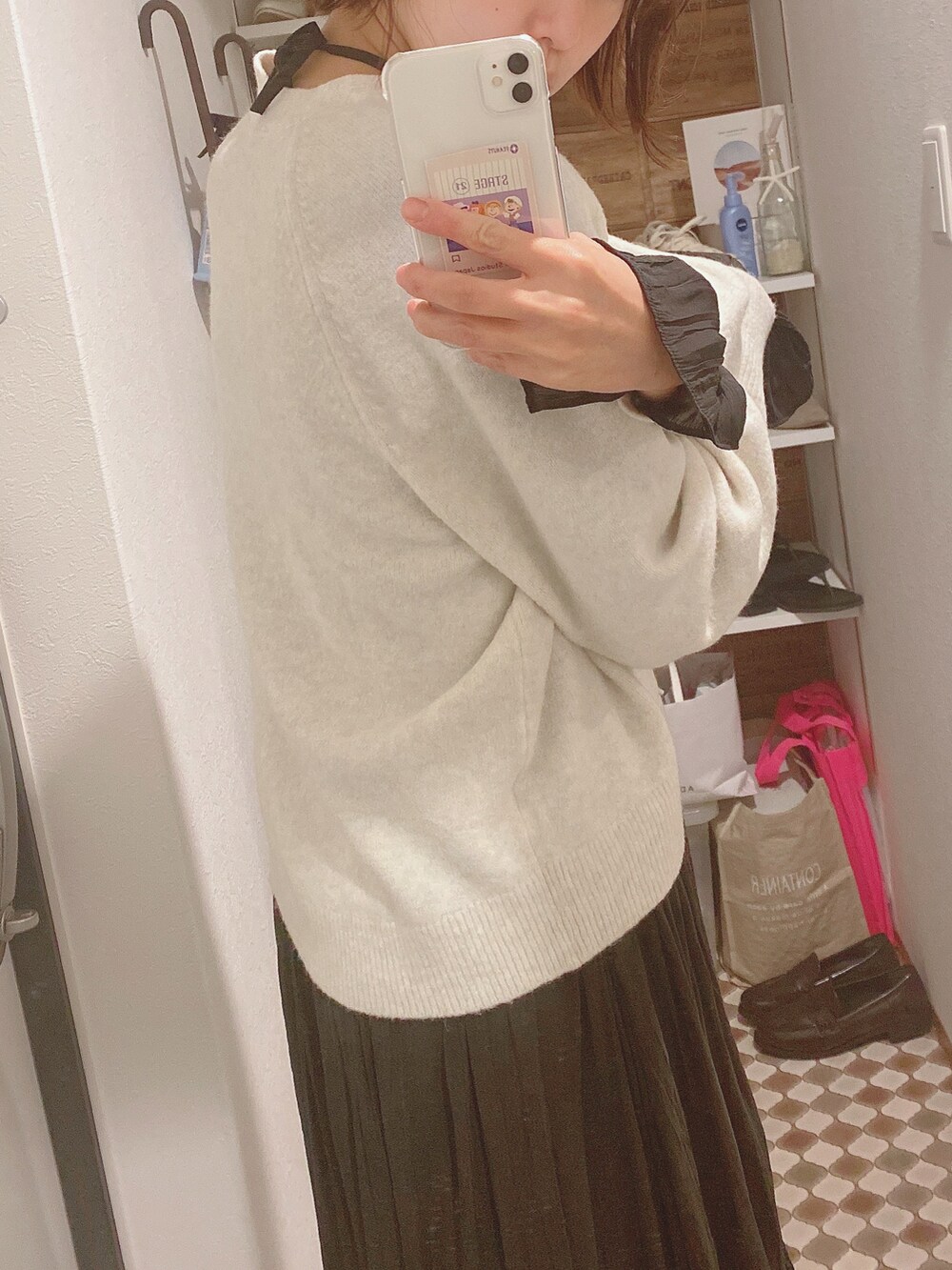 「SHENERYのワッシャーティアードドレス（ドレス、ブラック系）」を使った、m.さん（レディース・169cm）の秋コーディネートの2枚目の写真