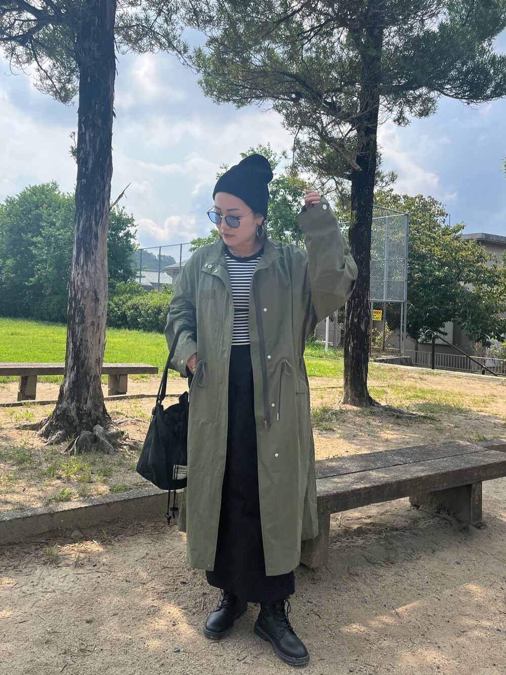 「着回しコーデ、おしゃれさんと繋がりたい、モッズコート、秋コーデ、ootd、秋冬コーデ、骨格ナチュラル、休日コーデ、オトナカジュアル、シンプルコーデ、ミリタリーコート、ロングコート、ニット帽、サングラス」｜「Anss.meの【Anss.me】M-65オーバーサイズスタンドネックロングモッズコート（モッズコート、グリーン系）」を使った、kunchan1227さん（レディース・155cm）の秋コーディネートの3枚目の写真