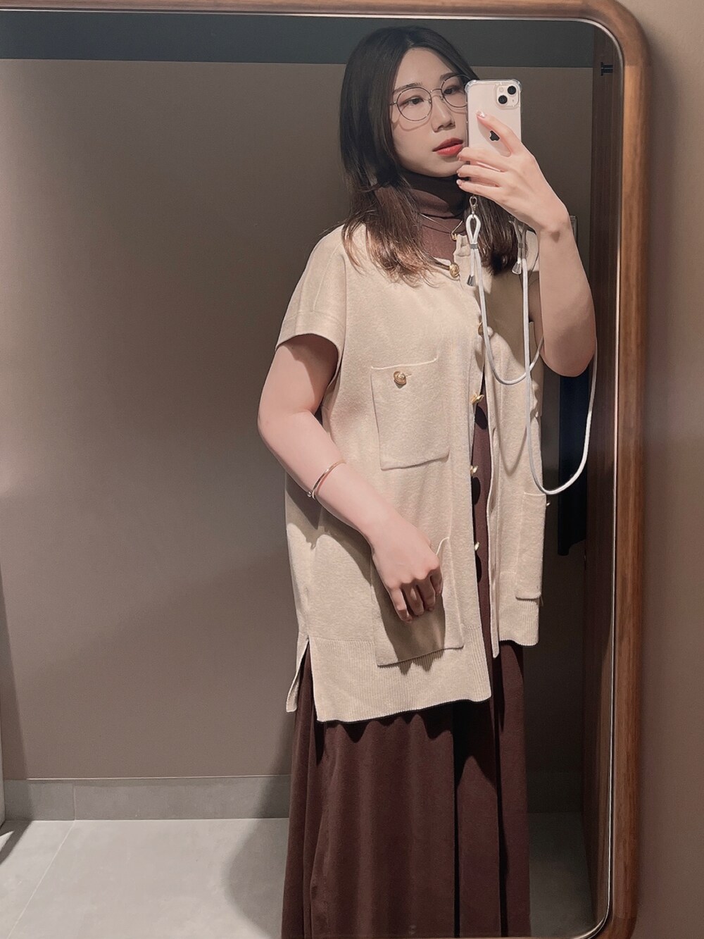 「カジュアルコーデ、オトナカワイイ、きれいめカジュアル、ベージュ、ブラウン、ZARA、高身長女子、ニットワンピース、大人カジュアル、大人コーデ」｜「COCO DEALのアイテム（ニット/セーター、ベージュ系）」を使った、ayaさん（レディース・170cm）の夏コーディネートの3枚目の写真