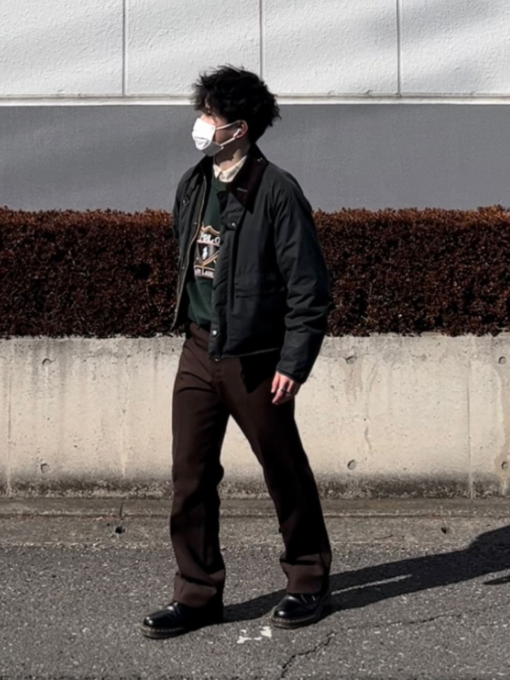 「barbour、Polo Ralph Lauren、Wrangler、Dr.Martens、スウェット、ランチャーパンツ、アースカラー、古着、古着MIX、古着コーデ、スラックス、低身長、カジュアルコーデ、大人コーデ、アメカジコーデ」｜「RALPH LAURENのアイテム（スウェット、グリーン系）」を使った、ゆうたさん（メンズ・160cm）の冬コーディネートの2枚目の写真