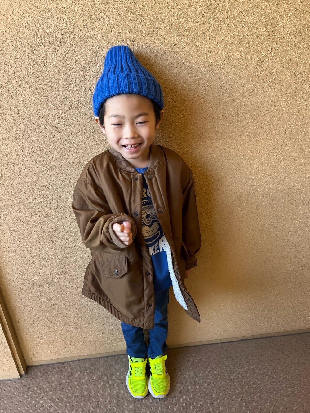「休日スタイル、初詣、裏ボア、ブルゾン、ユニクロ、ブルー、キッズファッション、ブルーコーデ、おしゃれさんと繋がりたい、あったかコーデ、男の子コーデ、スウェット、アディダス、デニム、私の推しブランド」｜「BRANSHESの裏ボアノーカラーブルゾン（ブルゾン、ブラウン系）」を使った、ゆうき◡̈⋆さん（キッズ・110cm）の冬コーディネートの3枚目の写真
