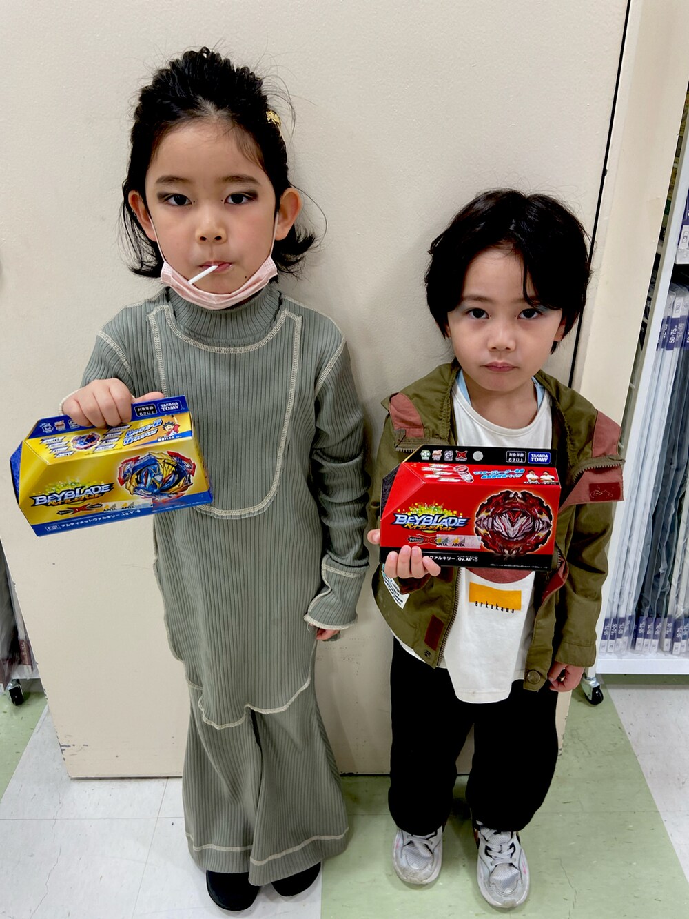 「男の子コーデ、セットアップ、兄弟コーデ」｜「UNIONINIのアイテム（スウェットパンツ、ブラック系）」を使った、puuuuton11さん（キッズ・100cm）の秋コーディネートの2枚目の写真