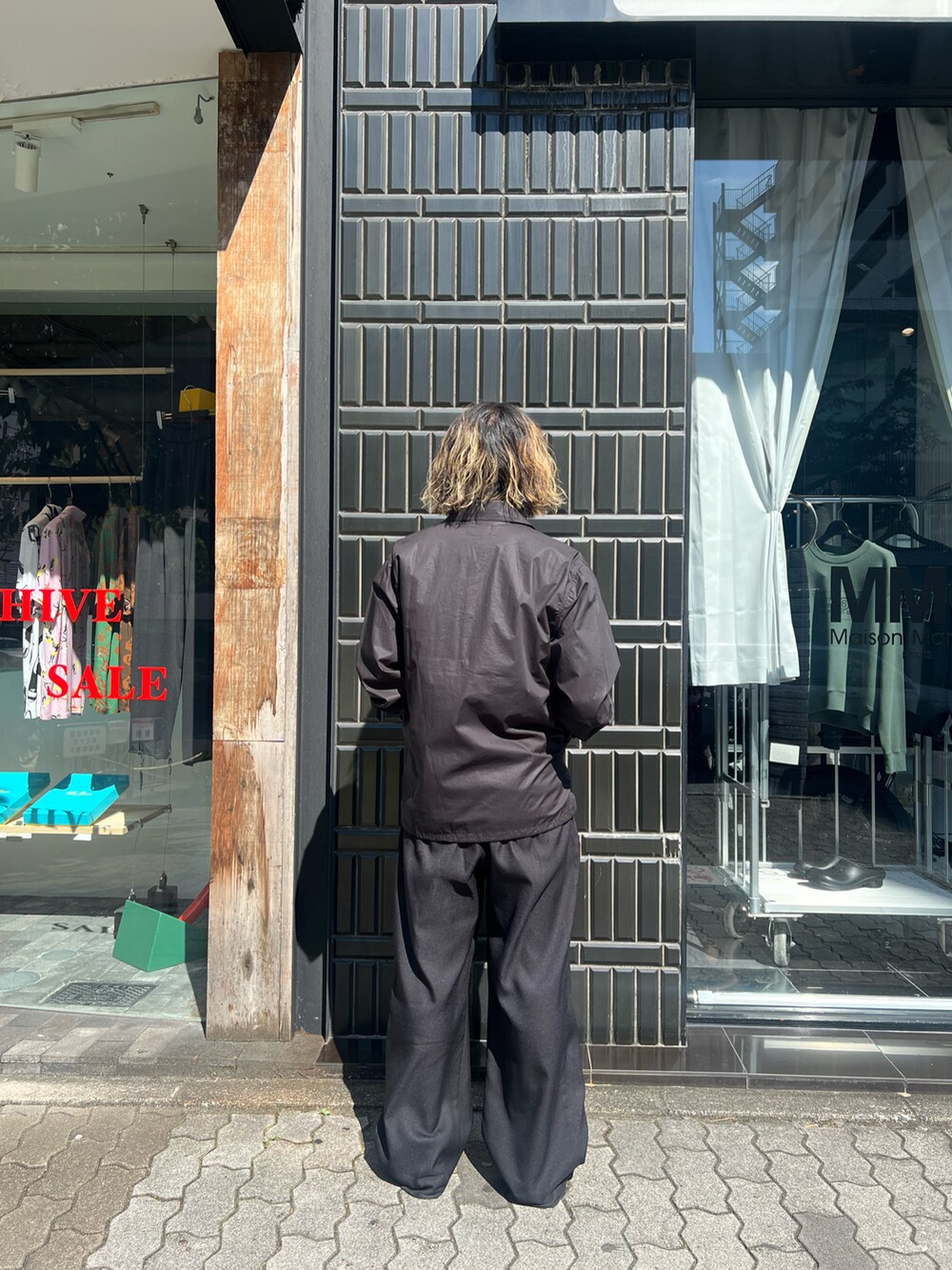 「休日スタイル、いいね、save、フォローお願いします🤑、お出かけコーデ、ブラックコーデ、夏だ！Tシャツ着よう！、キレイめ」｜「DANKE SCHONのDankeSchon/ダンケシェーン/PREMIUM PAPER COATING COACH  SHIRTS JACKET（その他アウター、ブラック系）」を使った、keitaさん（メンズ・170cm）の夏コーディネートの2枚目の写真