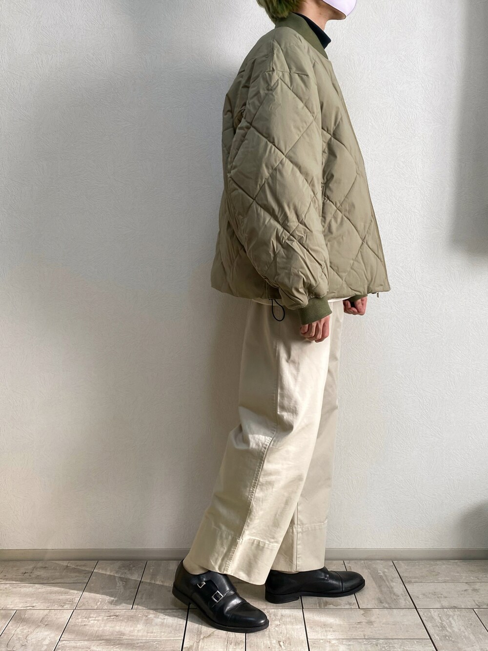 「stylemixer、スタイルミキサー、スタミキ、メンズ、冬コーデ、トートバッグ、キルティングジャケット、ミリタリー、UNIQLO U、UNIQLOコーデ、ユニクロ、GUコーデ、革靴、グリーン、タートルネック」|「GU リアルレザー🔥のアイテム(ドレスシューズ、ブラック系)」を使った、たなか/ YouTube「田中の試着室」さん(メンズ・175cm)の冬コーディネートの3枚目の写真