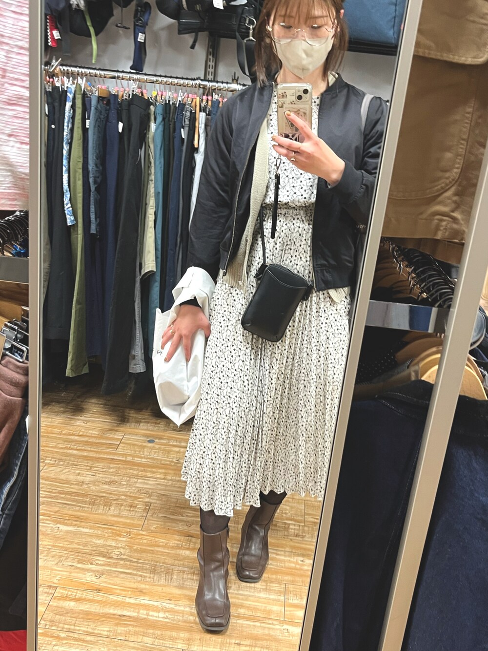 「gelato piqueのアイテム（トートバッグ、グレー系）」を使った、haru🌸さん（レディース・160cm）の春コーディネートの2枚目の写真