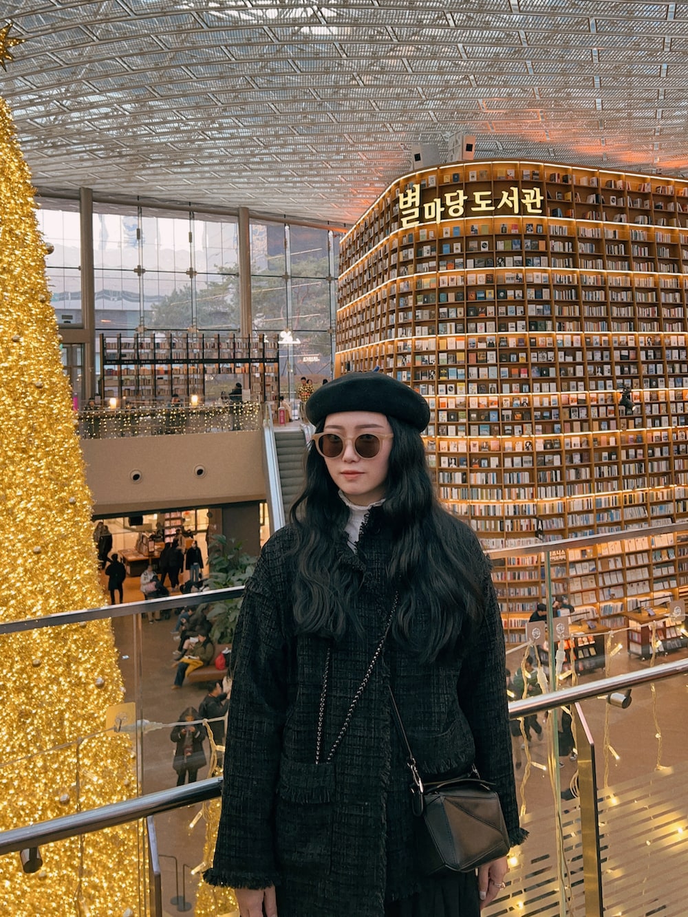 「Starfield Library、koreatrip、オトナカジュアル、レイヤードスタイル」｜「HAREのアイテム（ノーカラージャケット、ブラック系）」を使った、Zoey 池👾さん（レディース・163cm）の春コーディネートの2枚目の写真