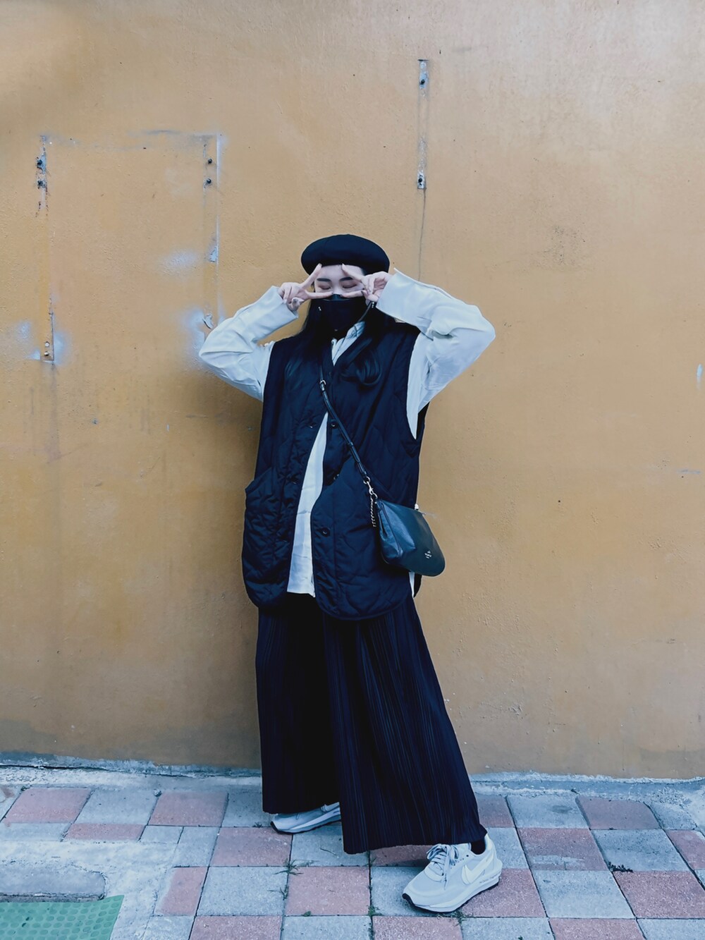 「paripari、Taiwan、#Tainan、nike sacai」｜「Mougganのアイテム（シャツ/ブラウス、ホワイト系）」を使った、Zoey 池👾さん（レディース・163cm）の春コーディネートの2枚目の写真