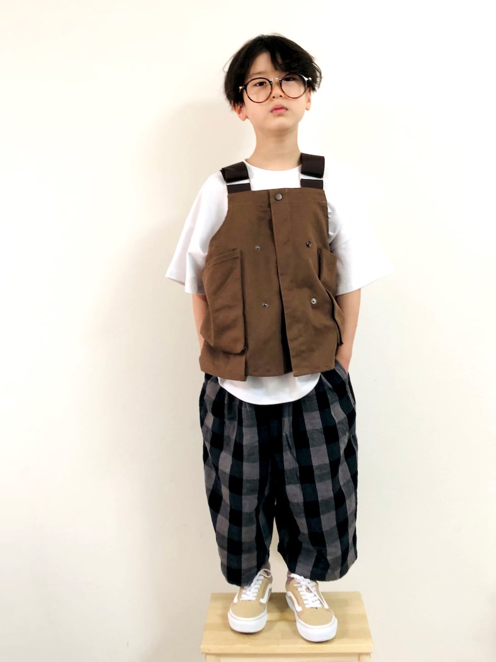 「真夏のアクティブスタイル、ベスト、ハンティングベスト、ナチュラル、スニーカー、VANS、夏だ！Tシャツ着よう！、フェススタイル、レジャースタイル、キッズコーデ、キッズファッション、カジュアル」｜「the_otogibanashi_supplyのアイテム（ベスト、ブラウン系）」を使った、syun★さん（キッズ・126cm）の夏コーディネートの2枚目の写真